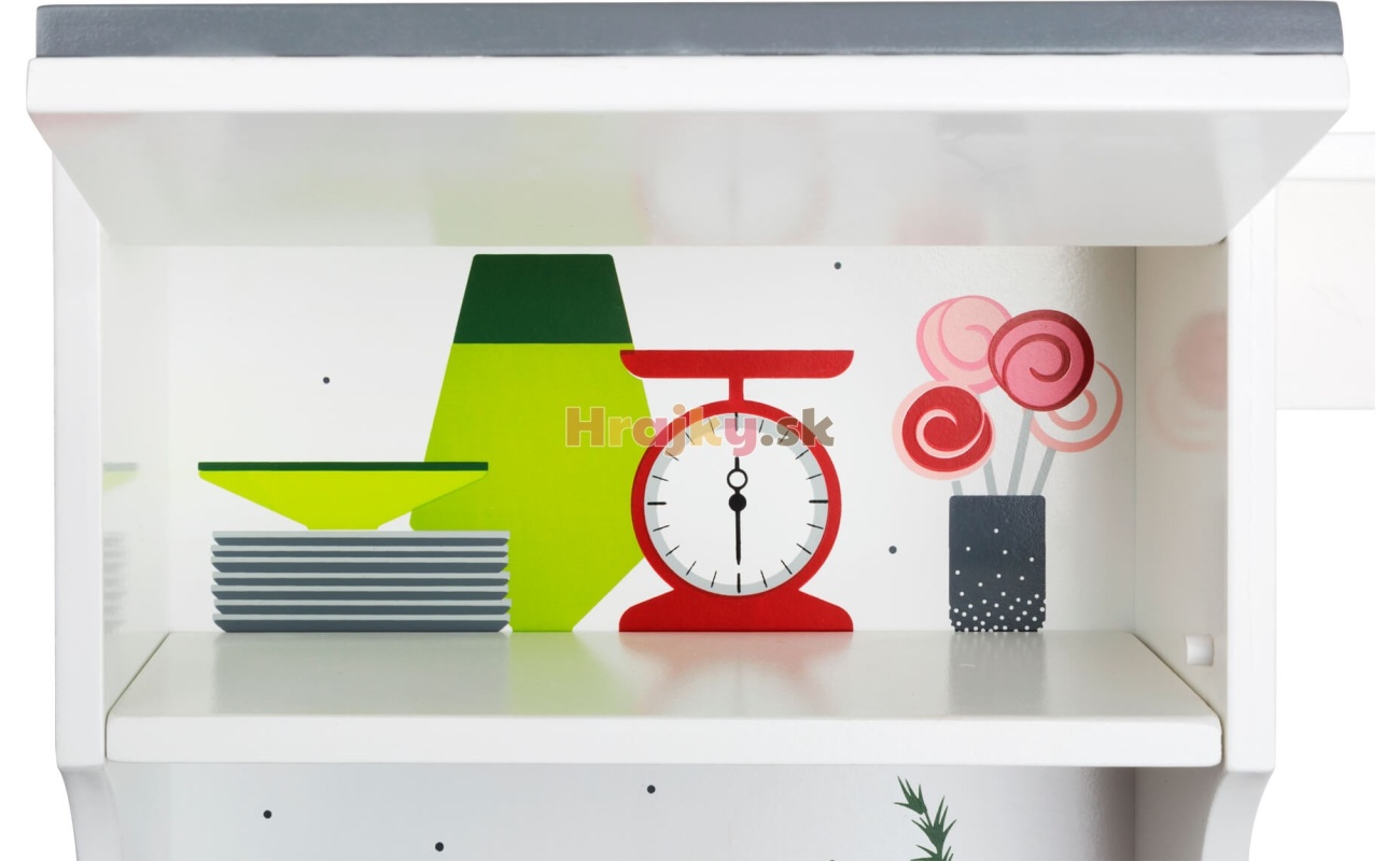 Polička na drevenej kuchynke.